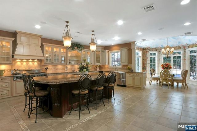 457 Devonshire Drive, Franklin Lakes, NJ 07417