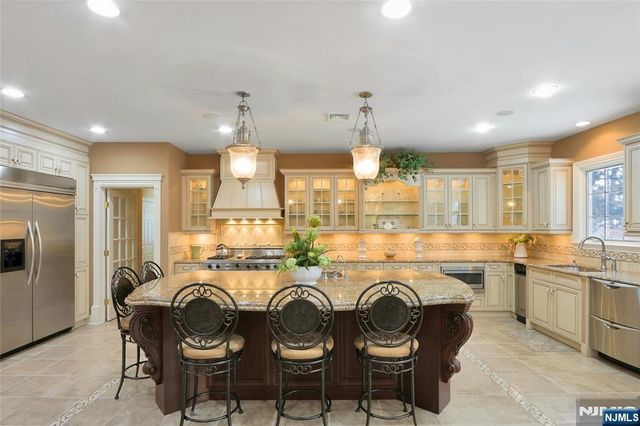 457 Devonshire Drive, Franklin Lakes, NJ 07417