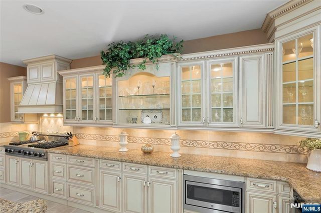 457 Devonshire Drive, Franklin Lakes, NJ 07417