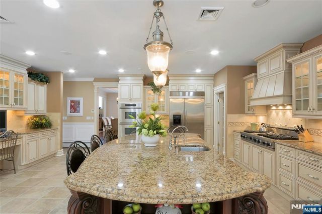 457 Devonshire Drive, Franklin Lakes, NJ 07417