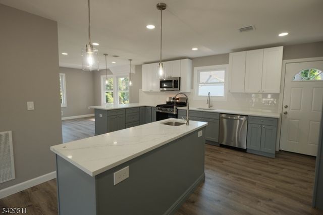 2815 N Wood Ave, Linden City, NJ 07036