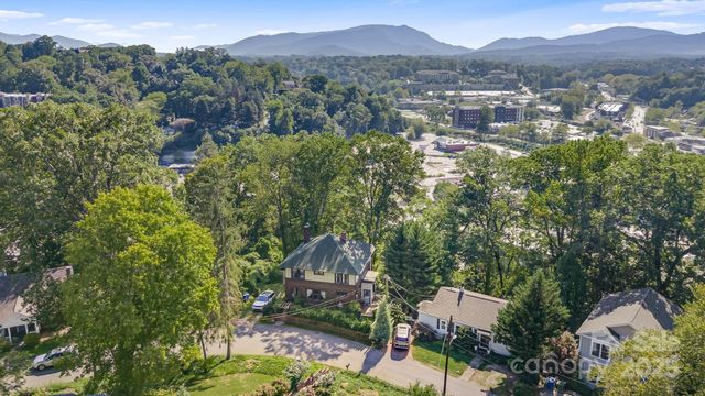 74 Saint Dunstans Circle, Asheville, NC 28803