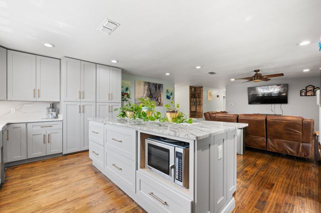 811 Ridgeway Road, Joshua, TX 76058