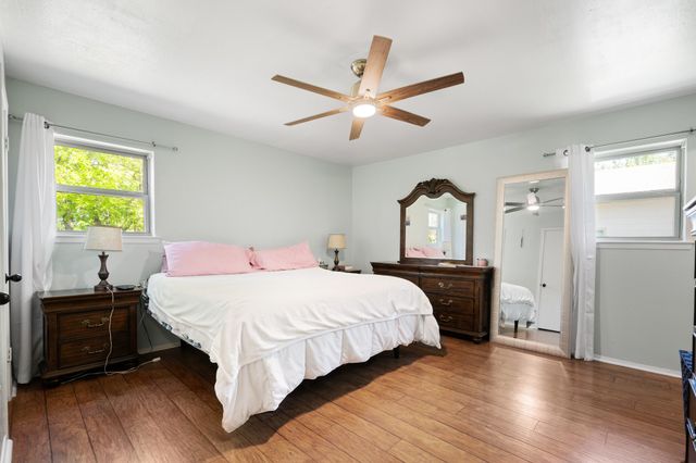 811 Ridgeway Road, Joshua, TX 76058