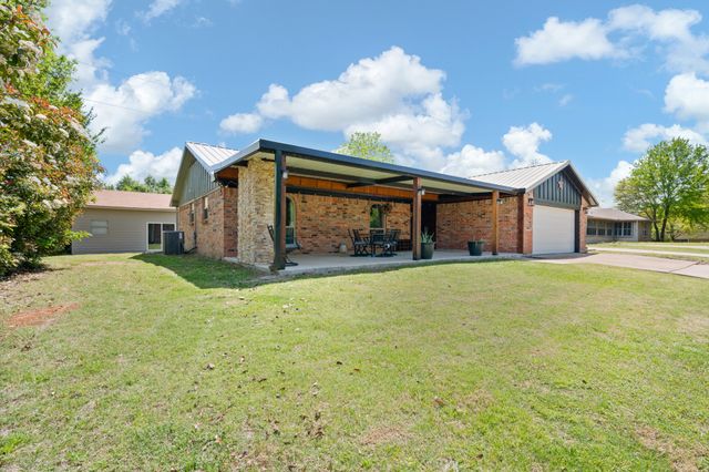 811 Ridgeway Road, Joshua, TX 76058