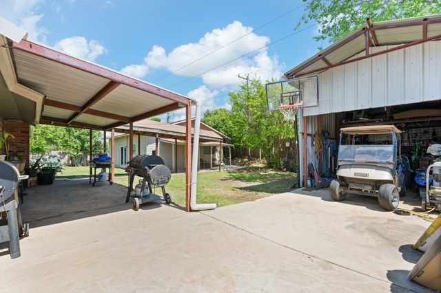 811 Ridgeway Road, Joshua, TX 76058