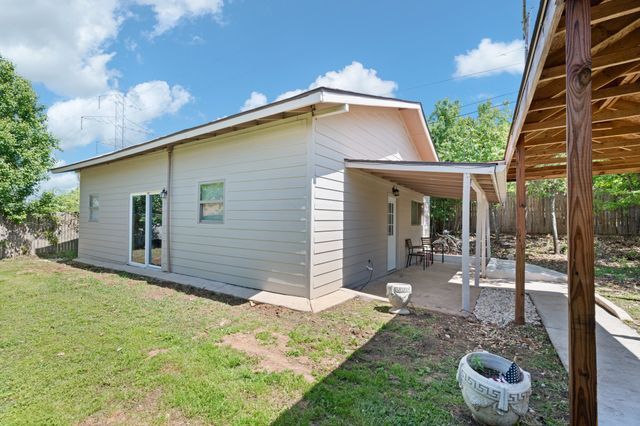 811 Ridgeway Road, Joshua, TX 76058