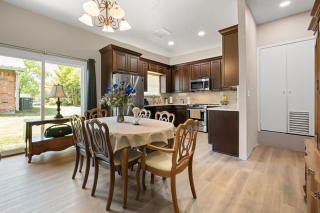 811 Ridgeway Road, Joshua, TX 76058