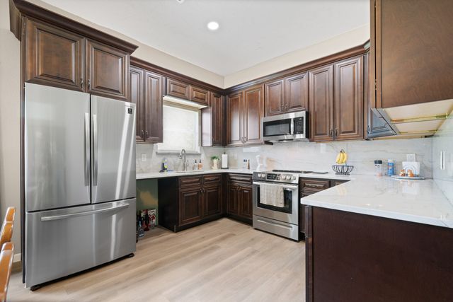811 Ridgeway Road, Joshua, TX 76058