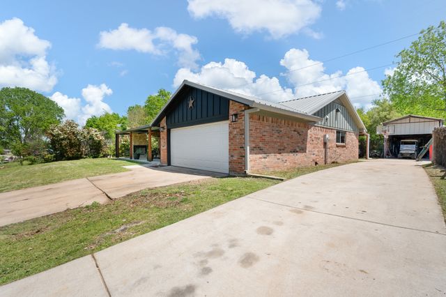 811 Ridgeway Road, Joshua, TX 76058