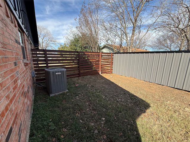 811 Ridgeway Road, Joshua, TX 76058