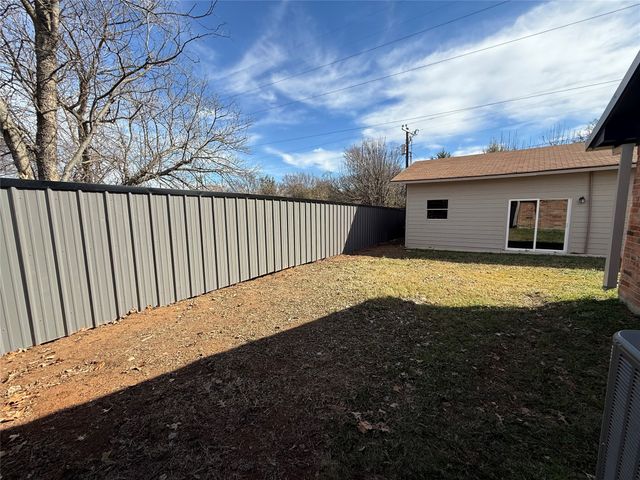 811 Ridgeway Road, Joshua, TX 76058