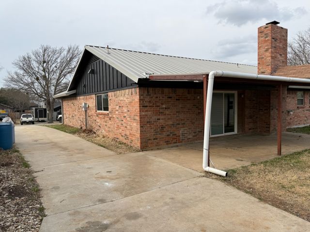 811 Ridgeway Road, Joshua, TX 76058