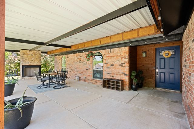 811 Ridgeway Road, Joshua, TX 76058