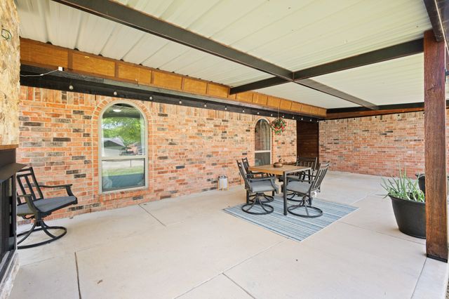 811 Ridgeway Road, Joshua, TX 76058