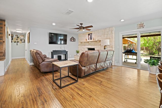 811 Ridgeway Road, Joshua, TX 76058