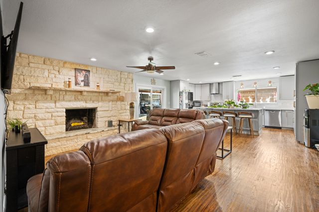 811 Ridgeway Road, Joshua, TX 76058