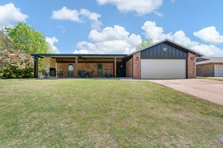 811 Ridgeway Road, Joshua, TX 76058