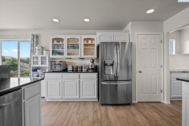 98817 E Canyon View Dr., Kennewick, WA 99338
