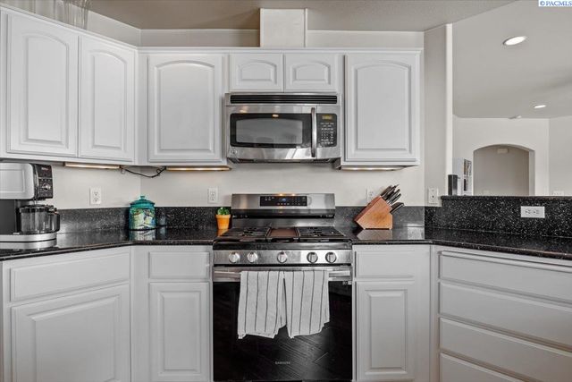 98817 E Canyon View Dr., Kennewick, WA 99338