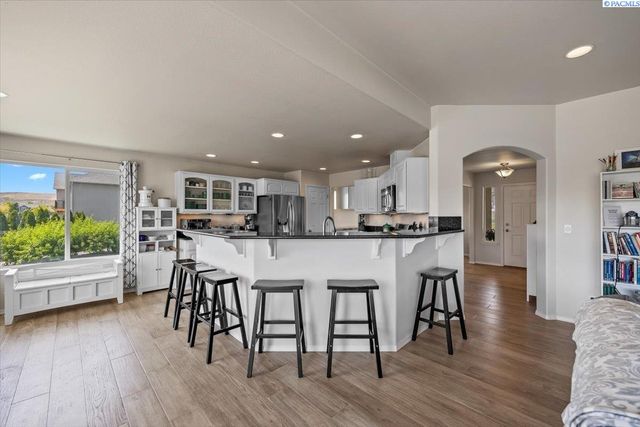 98817 E Canyon View Dr., Kennewick, WA 99338
