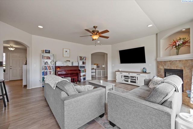 98817 E Canyon View Dr., Kennewick, WA 99338
