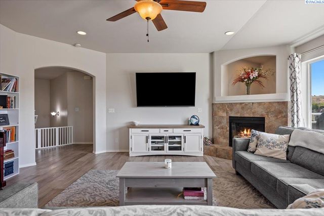 98817 E Canyon View Dr., Kennewick, WA 99338
