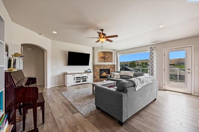 98817 E Canyon View Dr., Kennewick, WA 99338