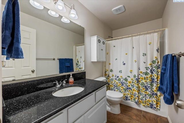 98817 E Canyon View Dr., Kennewick, WA 99338