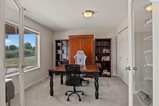 98817 E Canyon View Dr., Kennewick, WA 99338