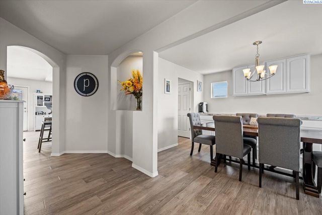 98817 E Canyon View Dr., Kennewick, WA 99338