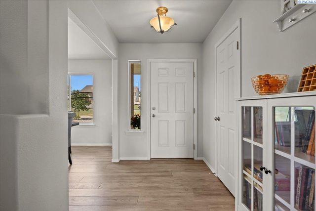 98817 E Canyon View Dr., Kennewick, WA 99338