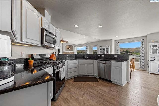 98817 E Canyon View Dr., Kennewick, WA 99338