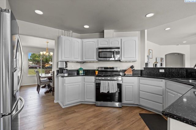 98817 E Canyon View Dr., Kennewick, WA 99338
