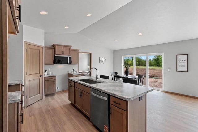 1713 GOLDEN GATE DRIVE, Appleton, WI 54913