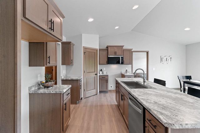1713 GOLDEN GATE DRIVE, Appleton, WI 54913