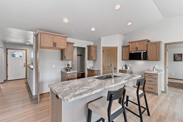 1713 GOLDEN GATE DRIVE, Appleton, WI 54913