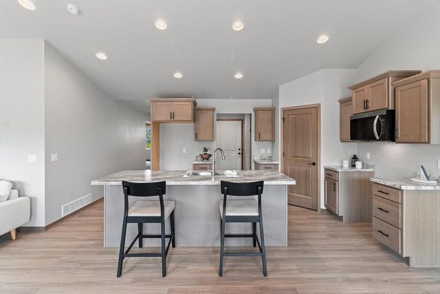 1713 GOLDEN GATE DRIVE, Appleton, WI 54913