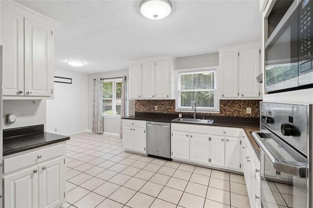 565 Stallsworth Road, Mcdonough, GA 30252