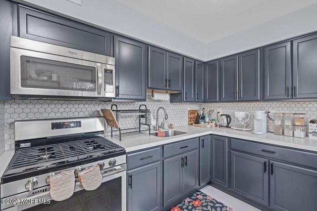 9 Nimitz Place, Sayreville, NJ 08872