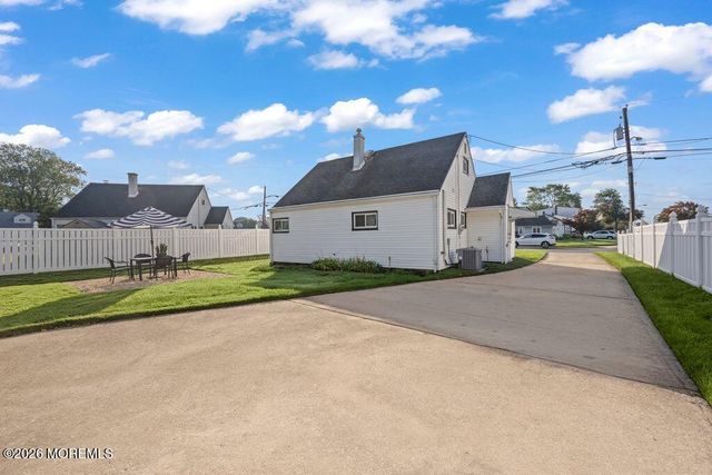 9 Nimitz Place, Sayreville, NJ 08872