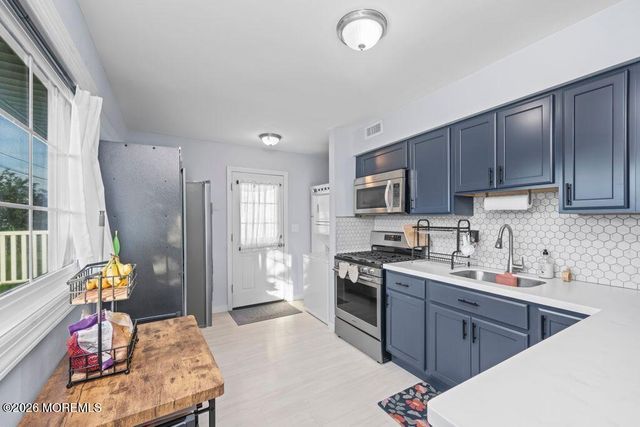 9 Nimitz Place, Sayreville, NJ 08872