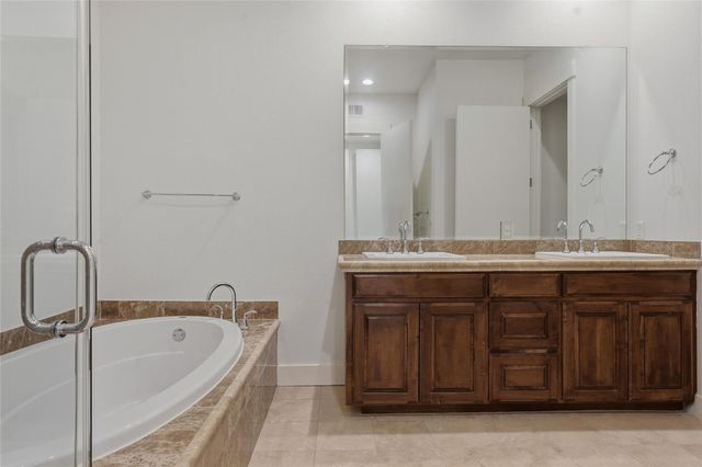 1101 Ivean Pearson RD E203, Lago Vista, TX 78645