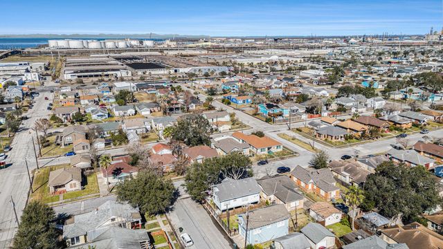 4919 Austin Drive, Galveston, TX 77551
