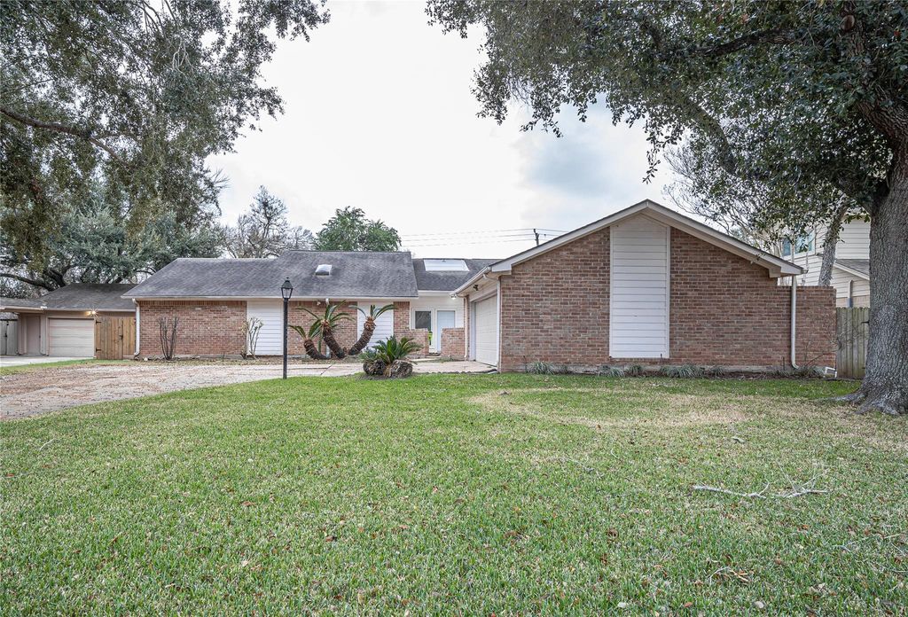 2703 Glenn Lakes Lane, Missouri City, TX 77459