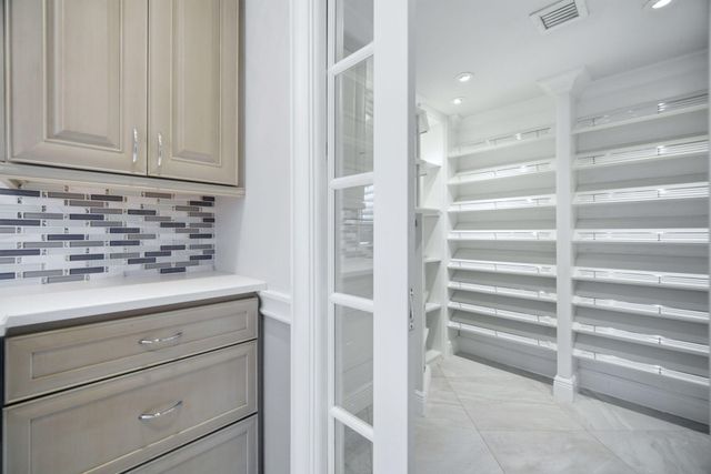 2901 S Palm Aire Drive, Pompano Beach, FL 33069