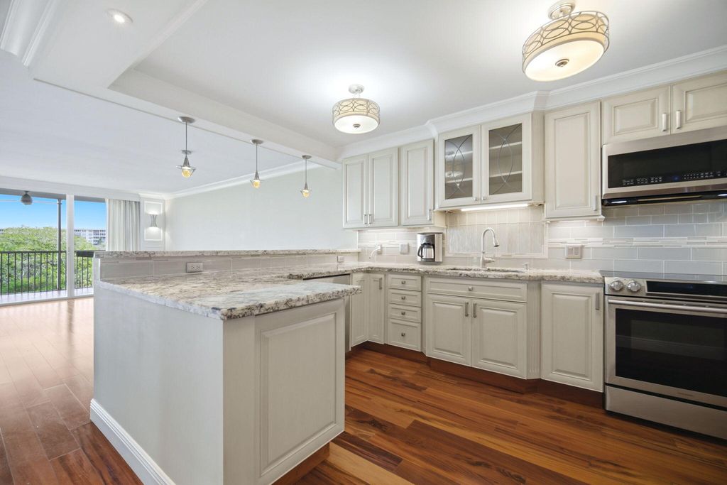 2901 S Palm Aire Drive, Pompano Beach, FL 33069