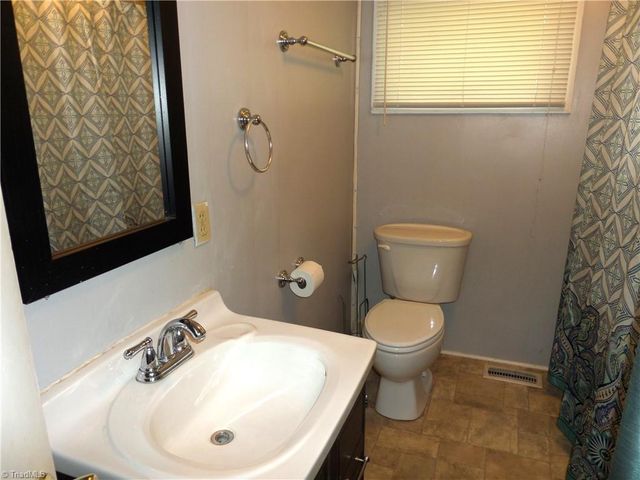 1220 Lake Drive 9, Lexington, NC 27292