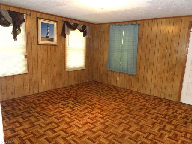1220 Lake Drive 9, Lexington, NC 27292