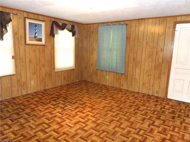 1220 Lake Drive 9, Lexington, NC 27292